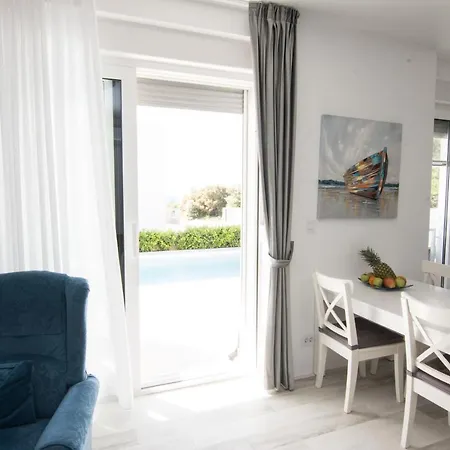 Luxury Teuta With Heated Saltwater Pool فيلة *