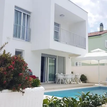 Luxury Teuta With Heated Saltwater Pool Willa *