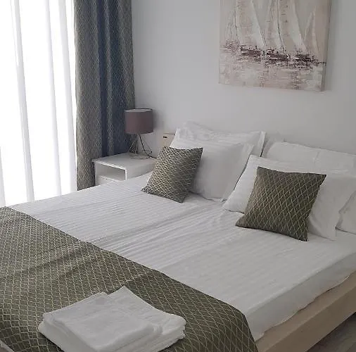 Luxury Teuta With Heated Saltwater Pool