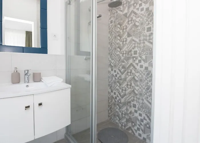 Luxury Teuta With Heated Saltwater Pool