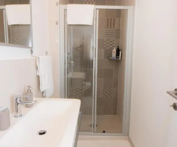 Luxury Teuta With Heated Saltwater Pool *