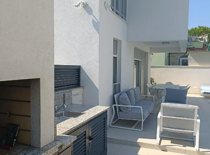 Luxury Teuta With Heated Saltwater Pool Willa *