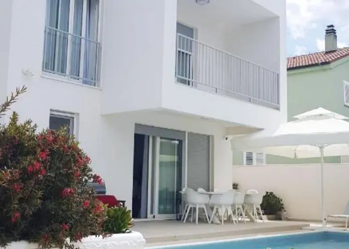 Luxury Teuta With Heated Saltwater Pool Willa *