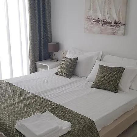 Luxury Teuta With Heated Pool