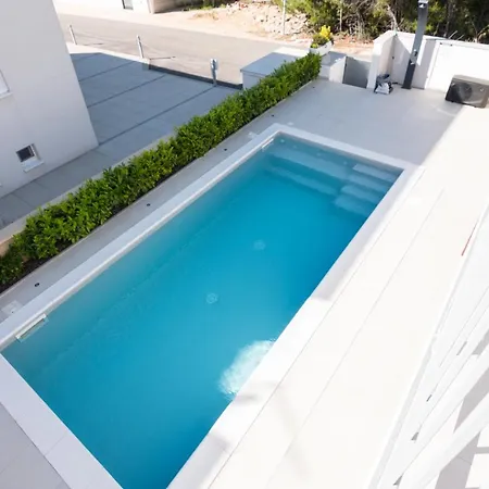 Luxury Teuta With Heated Saltwater Pool Villa
