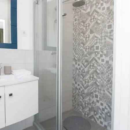 Luxury Teuta With Heated Pool