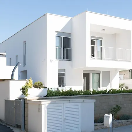 Luxury Teuta With Heated Pool *
