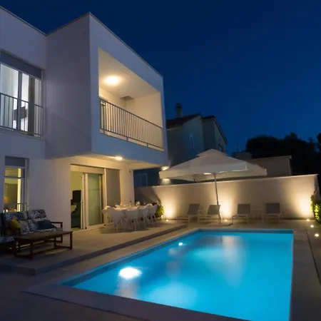 Luxury Teuta With Heated Pool Villa Zaton (Zadar)