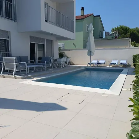 Luxury Teuta With Heated Pool Villa *