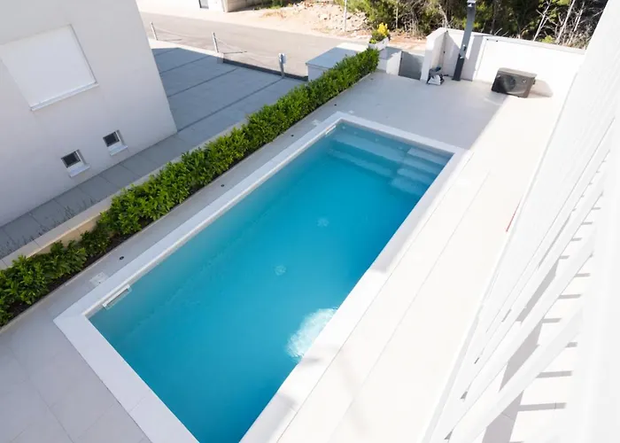 Luxury Teuta With Heated Saltwater Pool فيلة