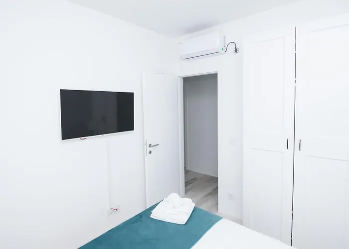 Luxury Teuta With Heated Saltwater Pool 别墅